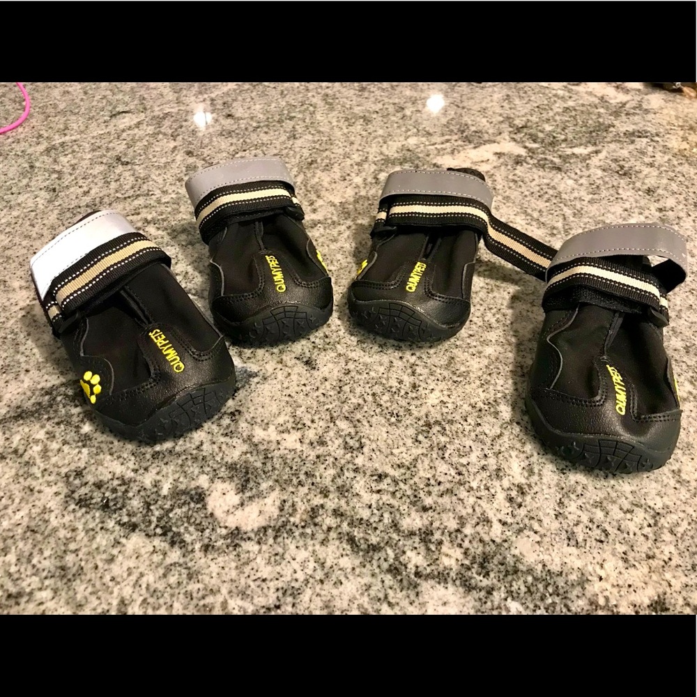 Qumy Waterproof Dog Shoes, size 6